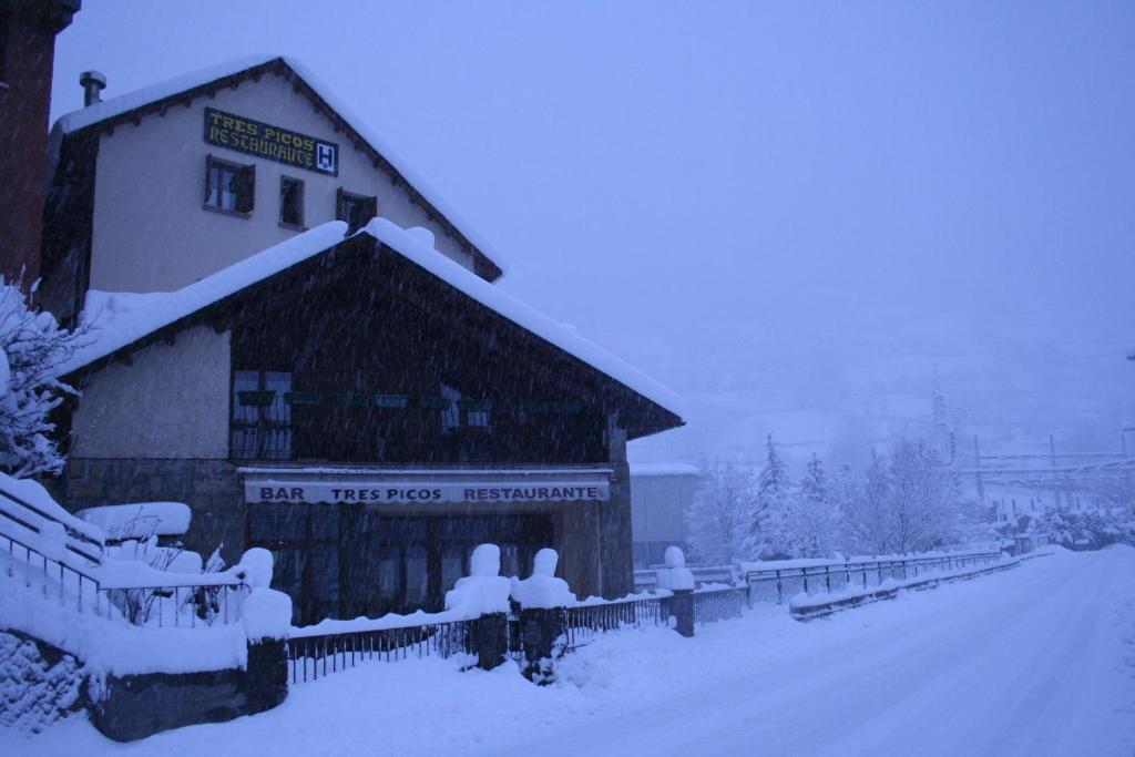 Tres Picos Hotel Eriste Exterior foto